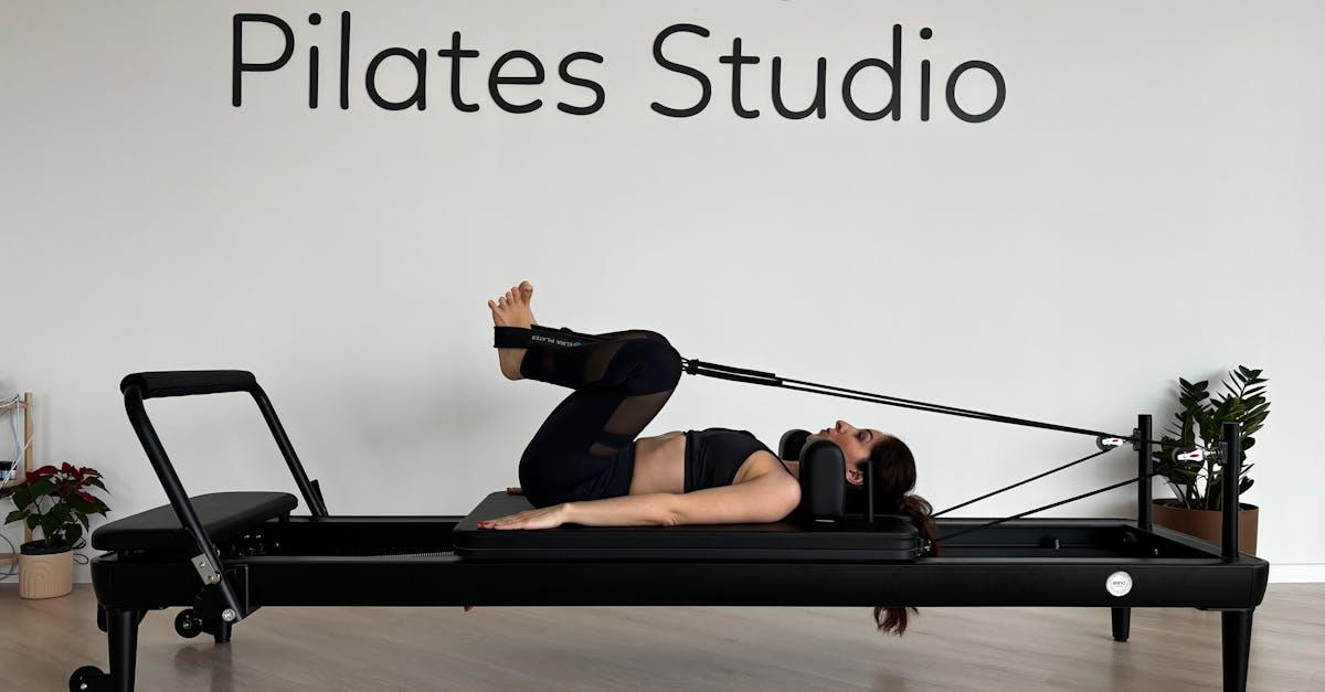 Pilates, który rzeźbi: 12 ćwiczeń na mocny, smukły brzuch
