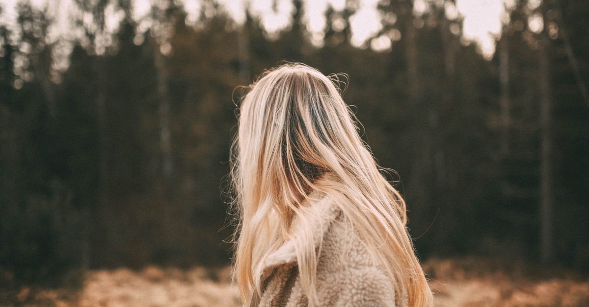 Blond bez chemii: domowe rytuały, które rozświetlą i wzmocnią Twoje włosy
