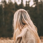 Blond bez chemii: domowe rytuały, które rozświetlą i wzmocnią Twoje włosy